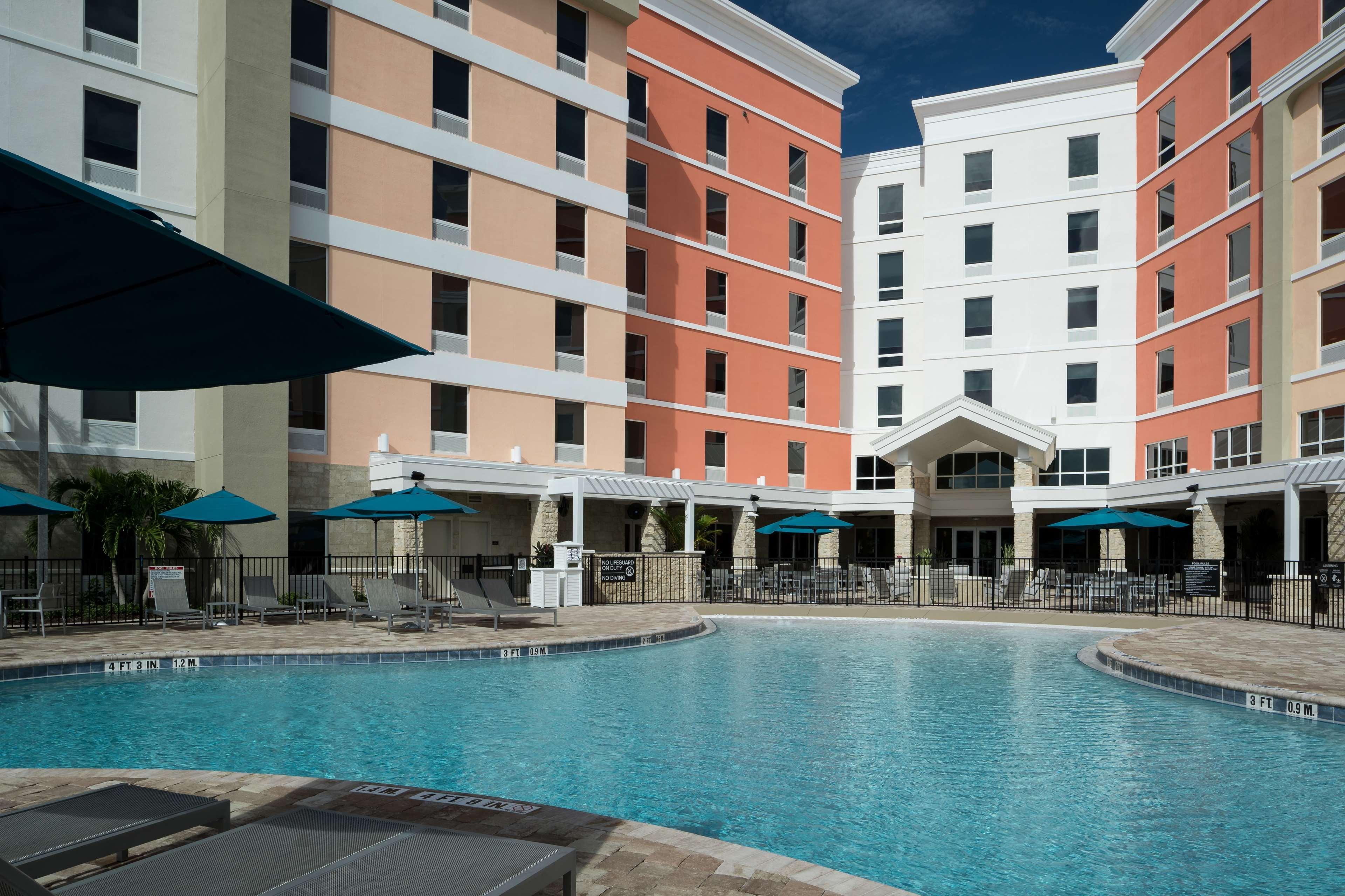 Hampton Inn & Suites Cape Canaveral Cruise Port, Fl Exteriör bild