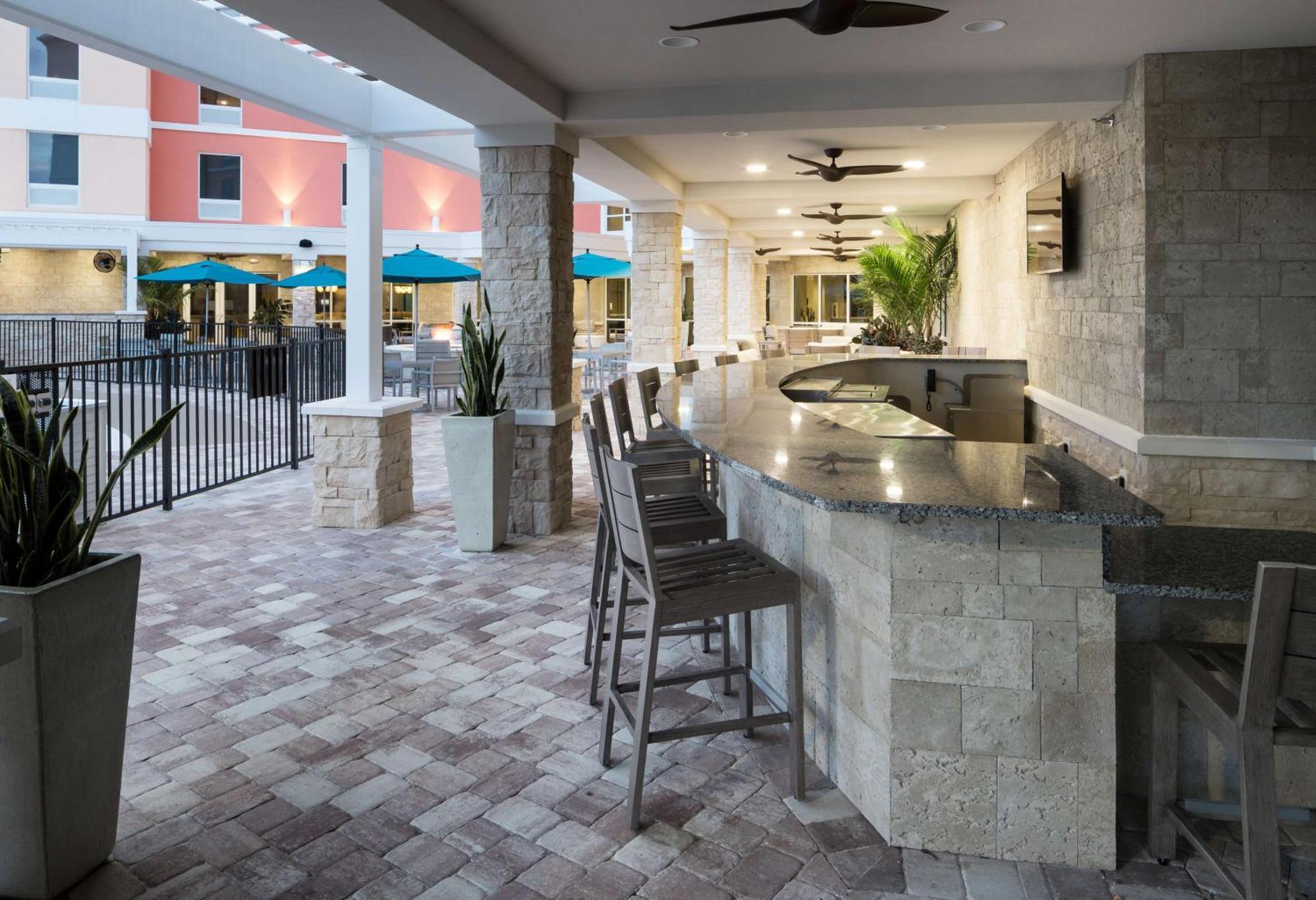Hampton Inn & Suites Cape Canaveral Cruise Port, Fl Exteriör bild
