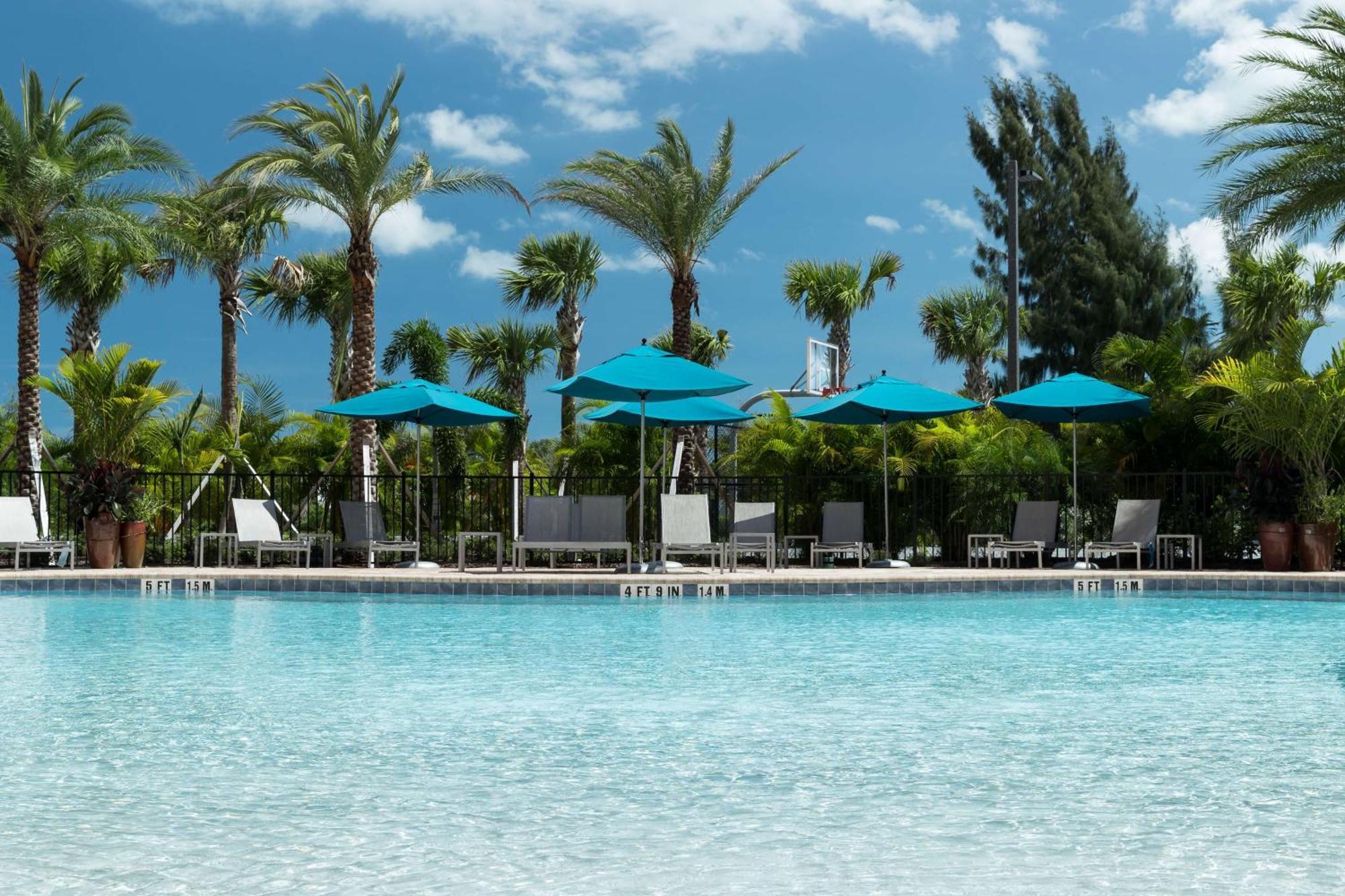 Hampton Inn & Suites Cape Canaveral Cruise Port, Fl Exteriör bild