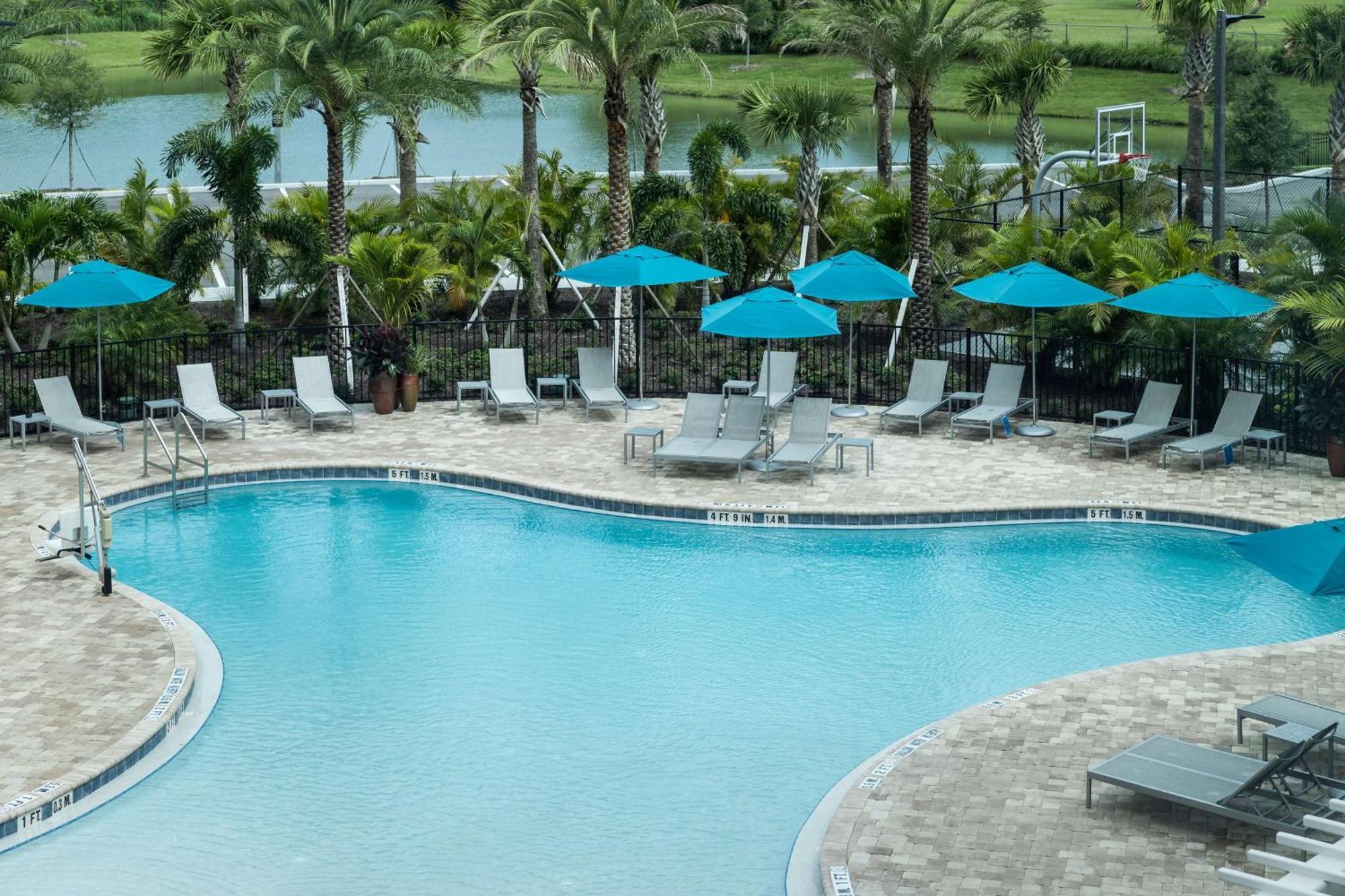 Hampton Inn & Suites Cape Canaveral Cruise Port, Fl Exteriör bild